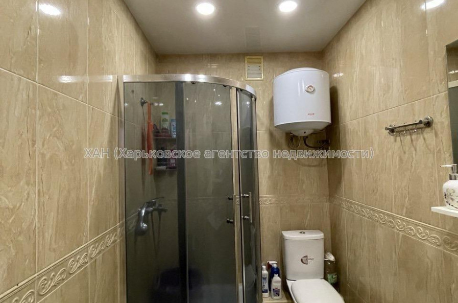 Продам квартиру, Валентиновская ул. , 2 кім., 46.50 м², капитальный ремонт 