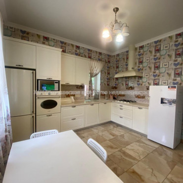 Продам будинок, Центральная ул. , 150 м², 8 соток, евроремонт 