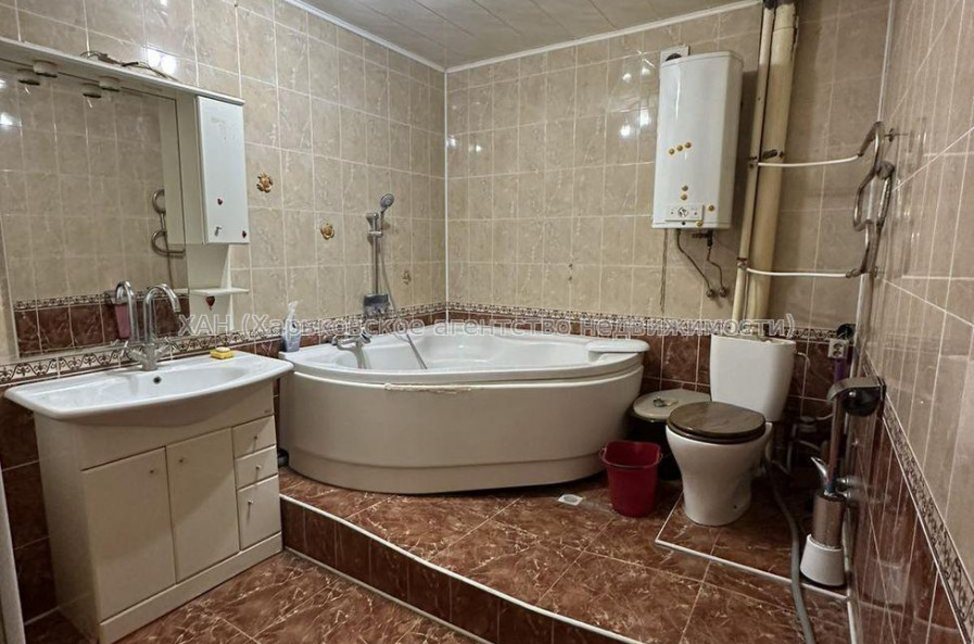 Продам квартиру, Леся Сердюка ул. , 4 кім., 84 м², капитальный ремонт 