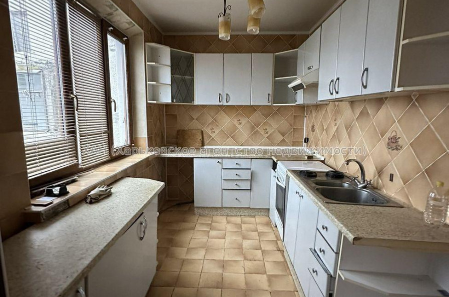 Продам квартиру, Леся Сердюка ул. , 4 кім., 84 м², капитальный ремонт 