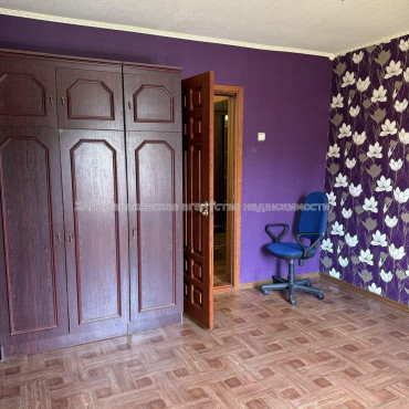 Продам квартиру, Гвардейцев Широнинцев ул. , 2 кім., 46 м², капитальный ремонт 