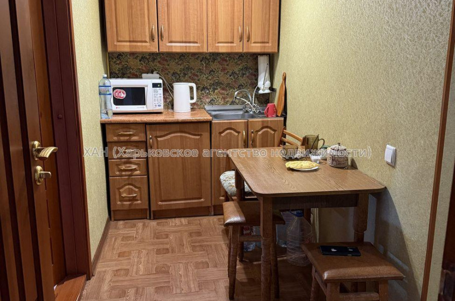 Продам квартиру, Гвардейцев Широнинцев ул. , 2  ком., 46 м², капитальный ремонт 