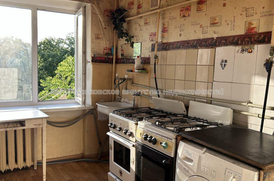 Продам квартиру, Василия Мельникова ул. , 1 кім., 14 м², косметический ремонт 