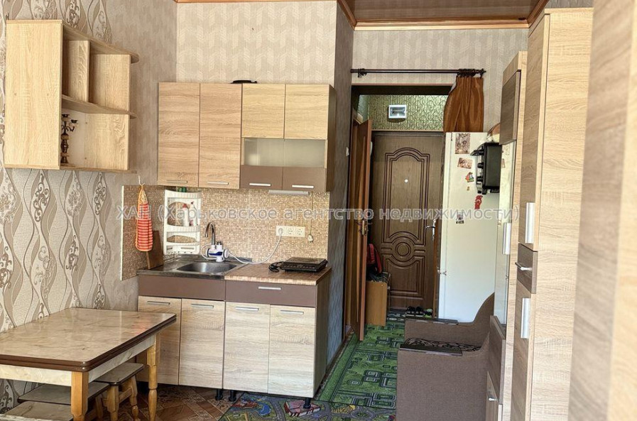 Продам квартиру, Индустриальный просп. , 1 кім., 18.20 м², косметический ремонт 