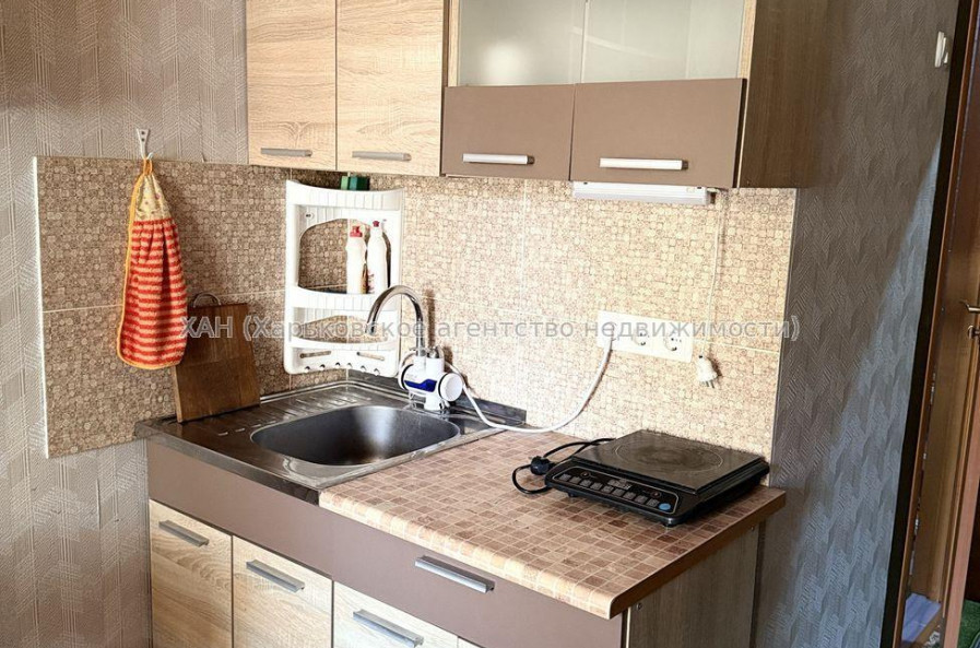 Продам квартиру, Индустриальный просп. , 1 кім., 18.20 м², косметический ремонт 