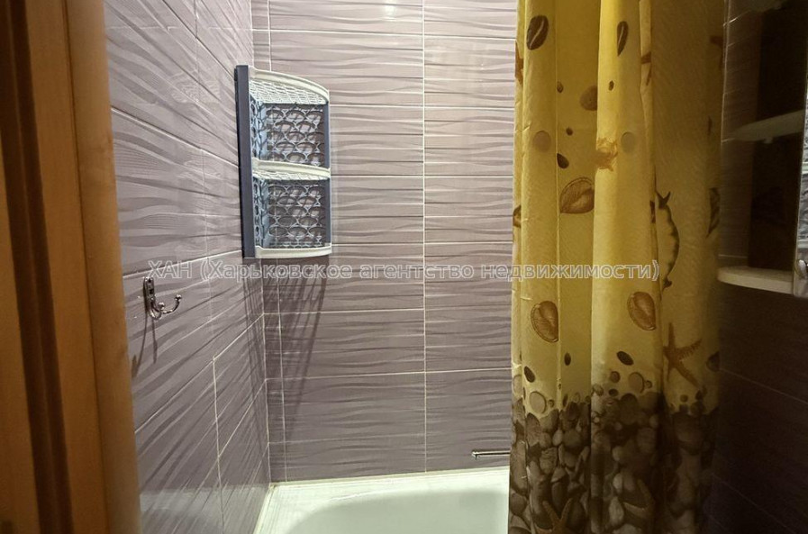 Продам квартиру, Индустриальный просп. , 1 кім., 18.20 м², косметический ремонт 