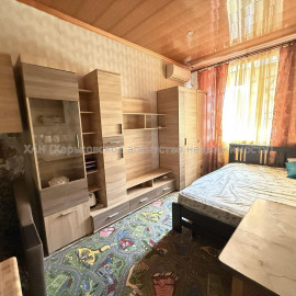 Продам квартиру, Индустриальный просп. , 1 кім., 18.20 м², косметический ремонт