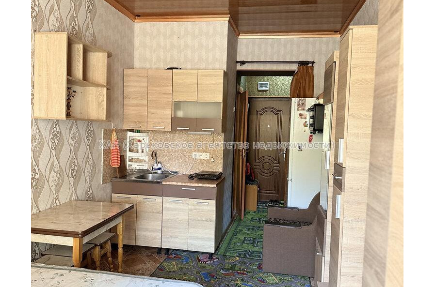 Продам квартиру, Индустриальный просп. , 1 кім., 18.20 м², косметический ремонт 