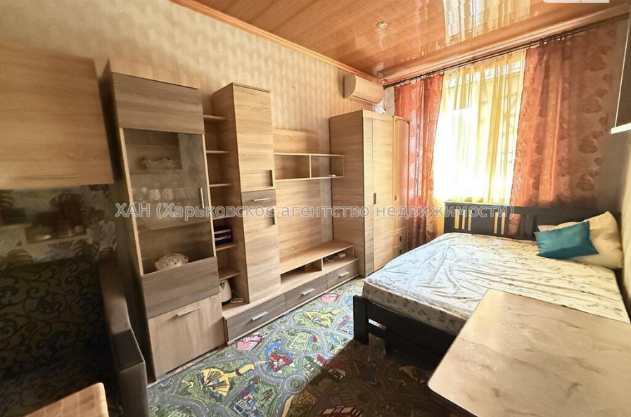 Продам квартиру, Индустриальный просп. , 1 кім., 18.20 м², косметический ремонт 