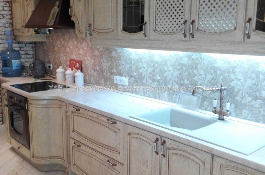 Продам квартиру, Гвардейцев Широнинцев ул. , 3 кім., 108.30 м², евроремонт 