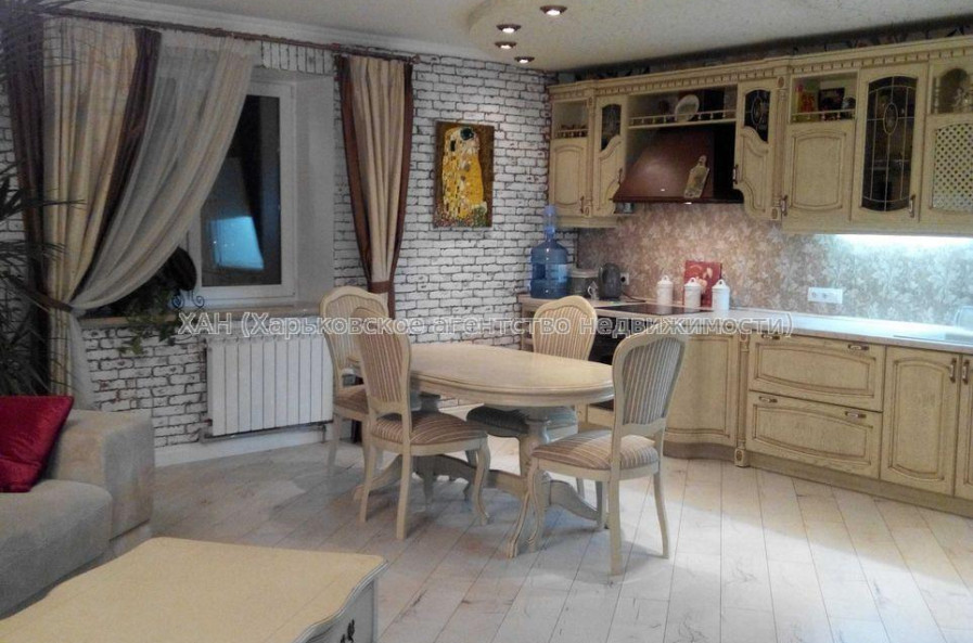 Продам квартиру, Гвардейцев Широнинцев ул. , 3 кім., 108.30 м², евроремонт 