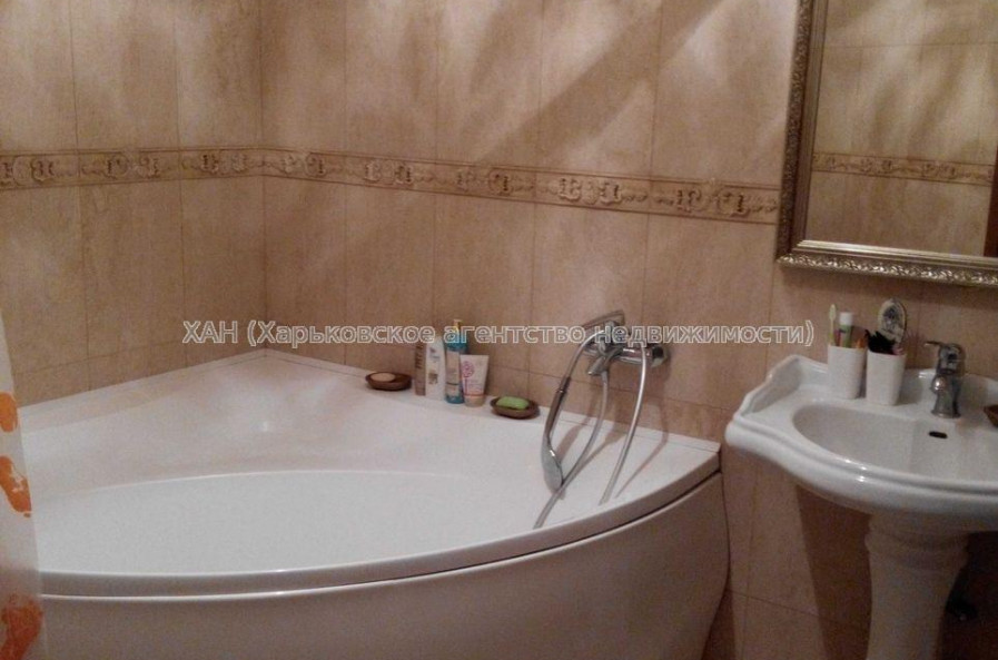 Продам квартиру, Гвардейцев Широнинцев ул. , 3 кім., 108.30 м², евроремонт 