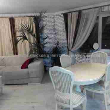 Продам квартиру, Гвардейцев Широнинцев ул. , 3 кім., 108.30 м², евроремонт 