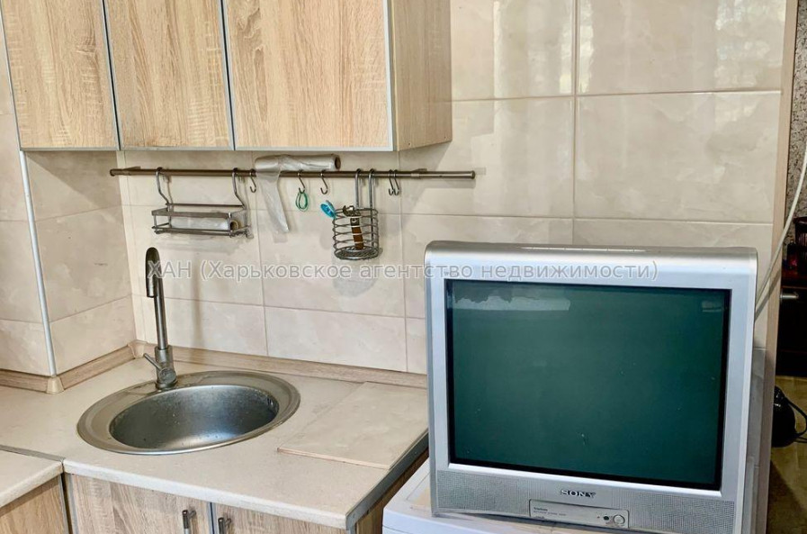 Продам квартиру, Гвардейцев Широнинцев ул. , 1 кім., 36 м², капитальный ремонт 