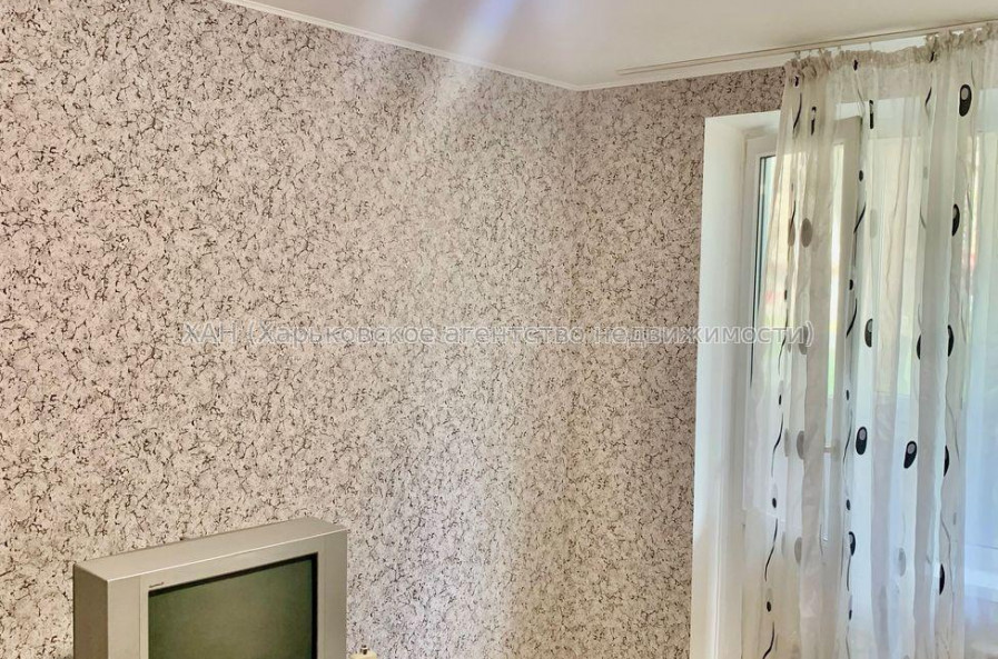 Продам квартиру, Гвардейцев Широнинцев ул. , 1 кім., 36 м², капитальный ремонт 