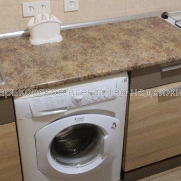 Продам квартиру, Гвардейцев Широнинцев ул. , 1 кім., 30.90 м², косметический ремонт 