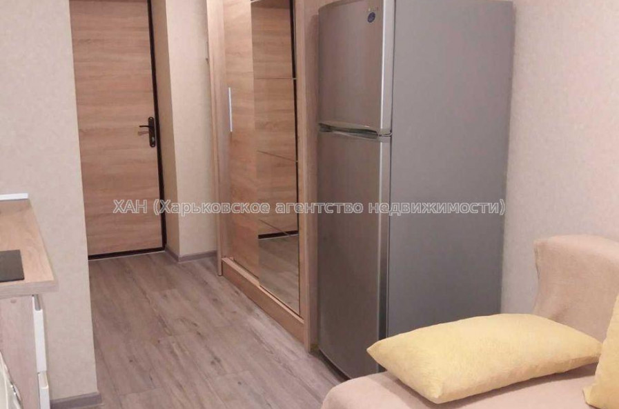 Продам квартиру, Защитников Неба ул. , 1 кім., 16 м², капитальный ремонт 