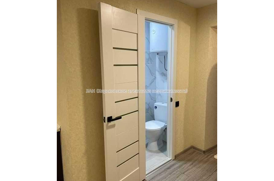 Продам квартиру, Защитников Неба ул. , 1 кім., 16 м², капитальный ремонт 