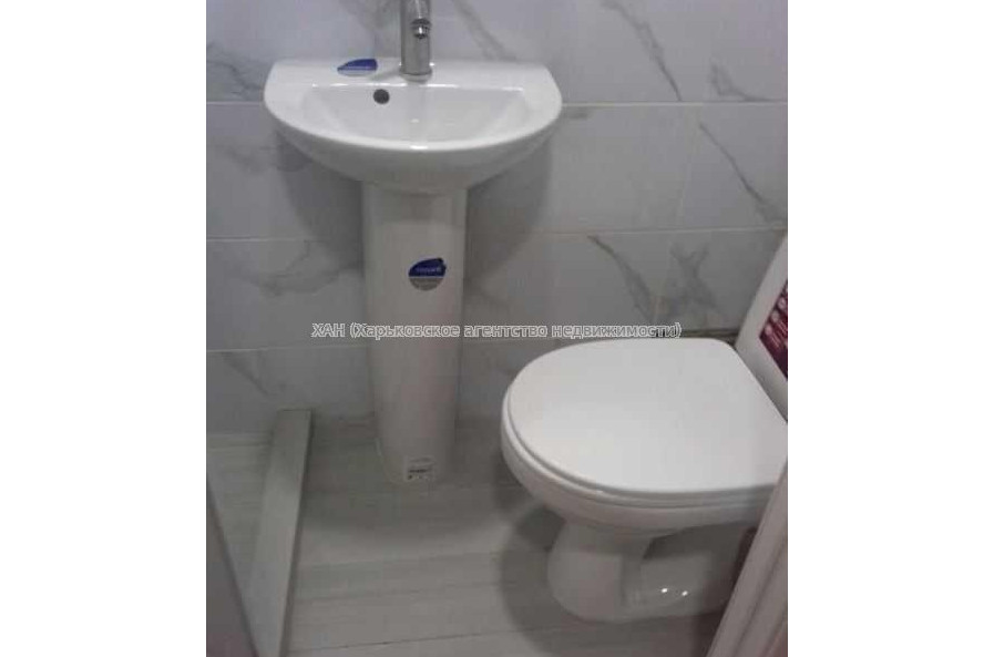 Продам квартиру, Защитников Неба ул. , 1 кім., 16 м², капитальный ремонт 