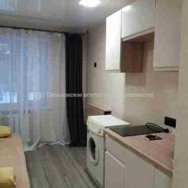 Продам квартиру, Защитников Неба ул. , 1 кім., 16 м², капитальный ремонт 
