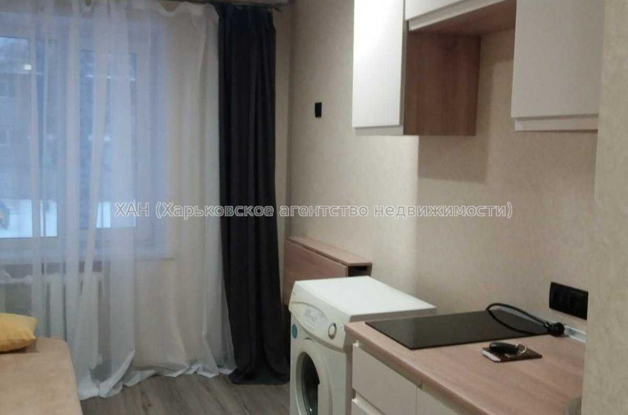 Продам квартиру, Защитников Неба ул. , 1 кім., 16 м², капитальный ремонт 