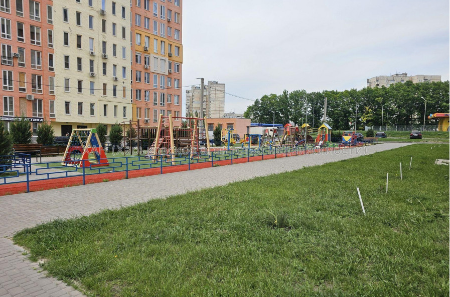 Продам квартиру, Гвардейцев Широнинцев ул. , 1 кім., 43.40 м², без внутренних работ 