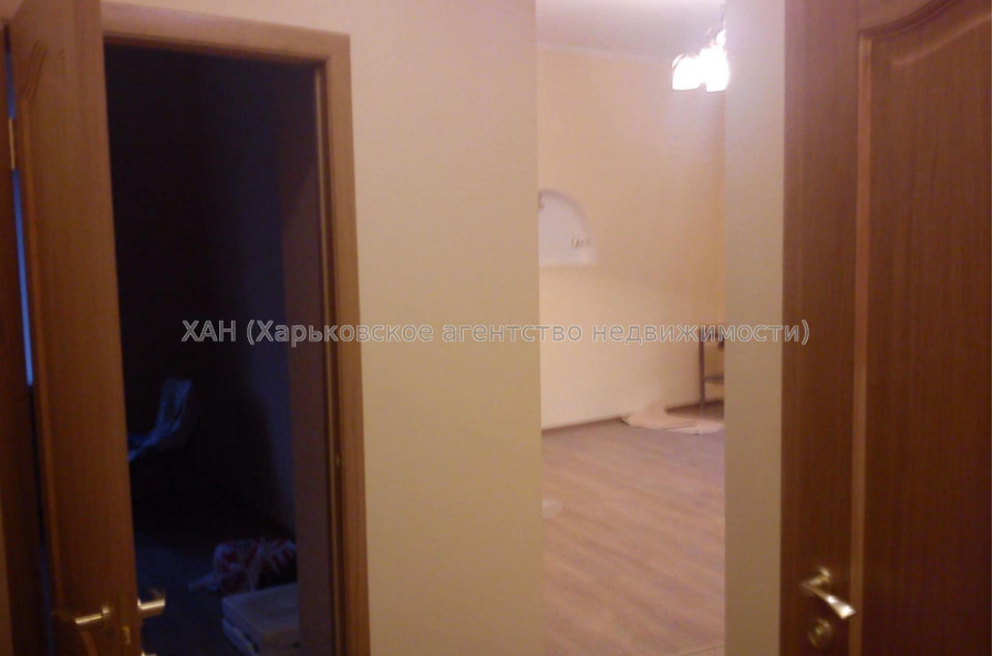 Продам квартиру, Чичибабина Бориса ул. , 1  ком., 64 м², капитальный ремонт 