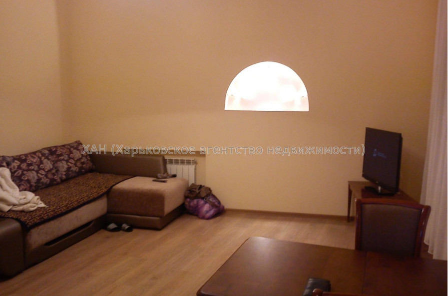 Продам квартиру, Чичибабина Бориса ул. , 1  ком., 64 м², капитальный ремонт 