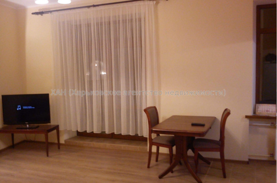 Продам квартиру, Чичибабина Бориса ул. , 1  ком., 64 м², капитальный ремонт 