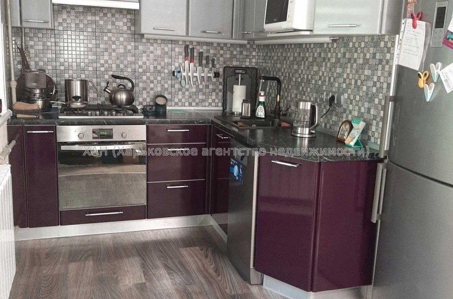 Продам квартиру, 23 Августа ул. , 2 кім., 45.30 м², частичный ремонт 