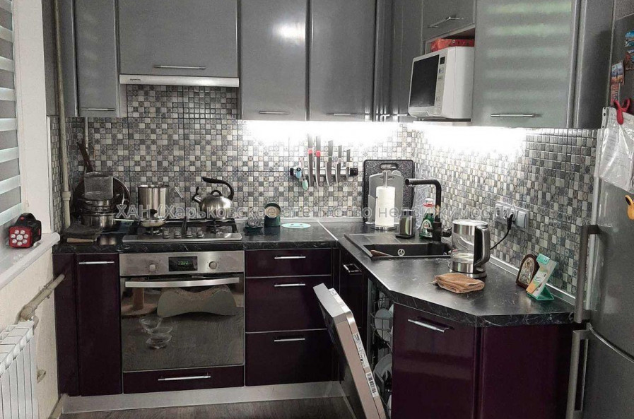 Продам квартиру, 23 Августа ул. , 2 кім., 45.30 м², частичный ремонт 