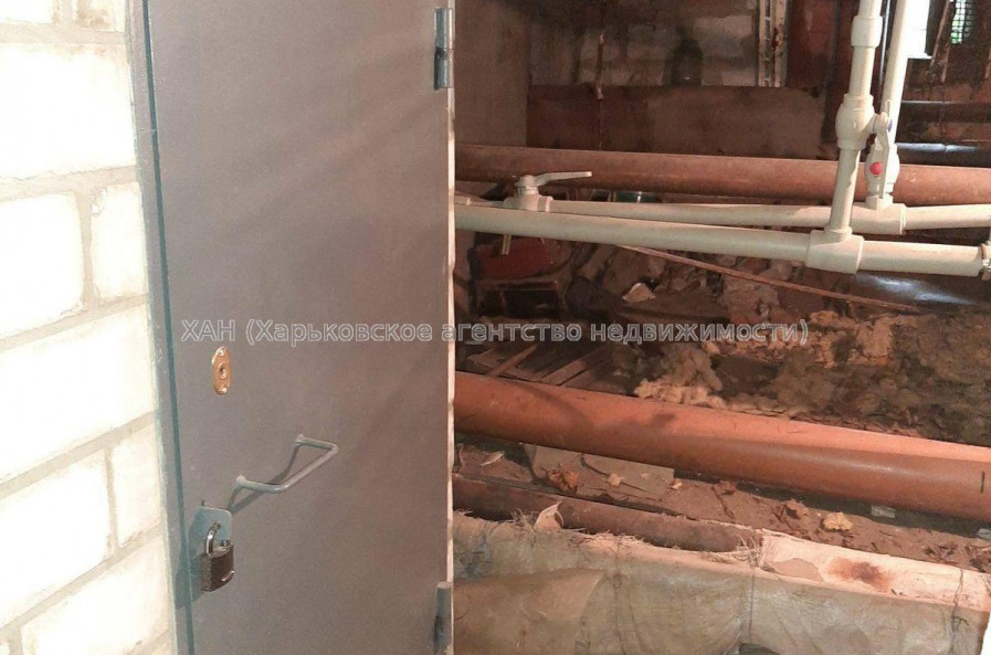 Продам квартиру, 23 Августа ул. , 2 кім., 45.30 м², частичный ремонт 