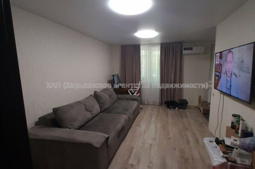 Продам квартиру, 23 Августа ул. , 2 кім., 45.30 м², частичный ремонт 