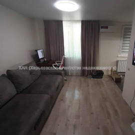 Продам квартиру, 23 Августа ул. , 2 кім., 45.30 м², частичный ремонт