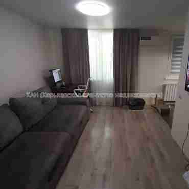 Продам квартиру, 23 Августа ул. , 2 кім., 45.30 м², частичный ремонт 