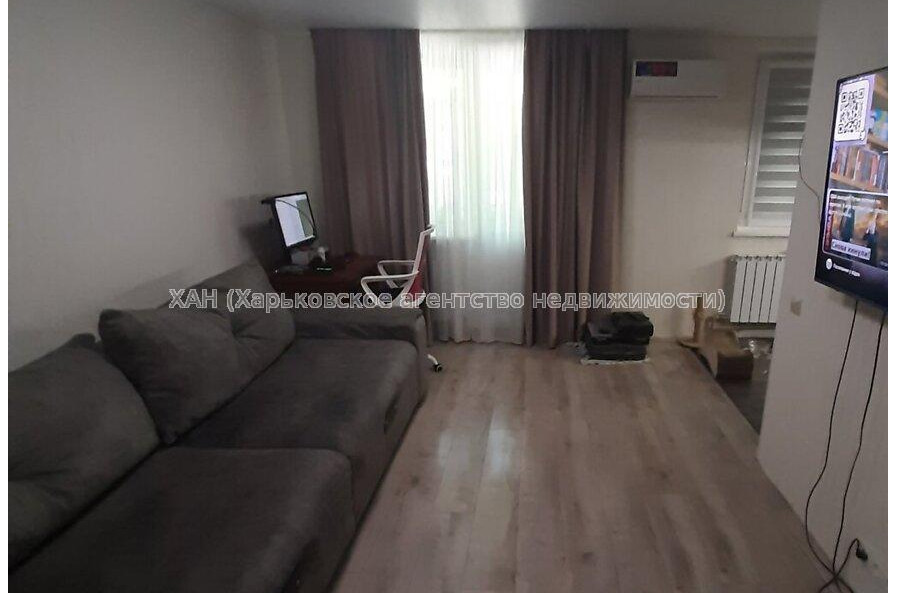 Продам квартиру, 23 Августа ул. , 2 кім., 45.30 м², частичный ремонт 