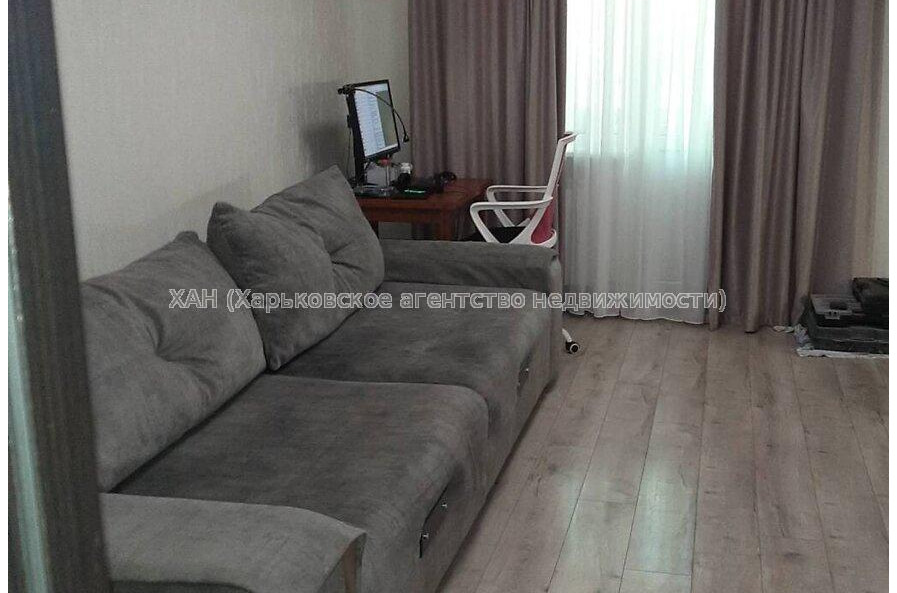 Продам квартиру, 23 Августа ул. , 2 кім., 45.30 м², частичный ремонт 