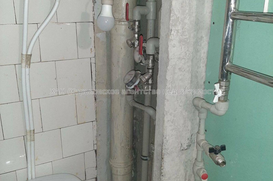 Продам квартиру, 23 Августа ул. , 2 кім., 45.30 м², частичный ремонт 