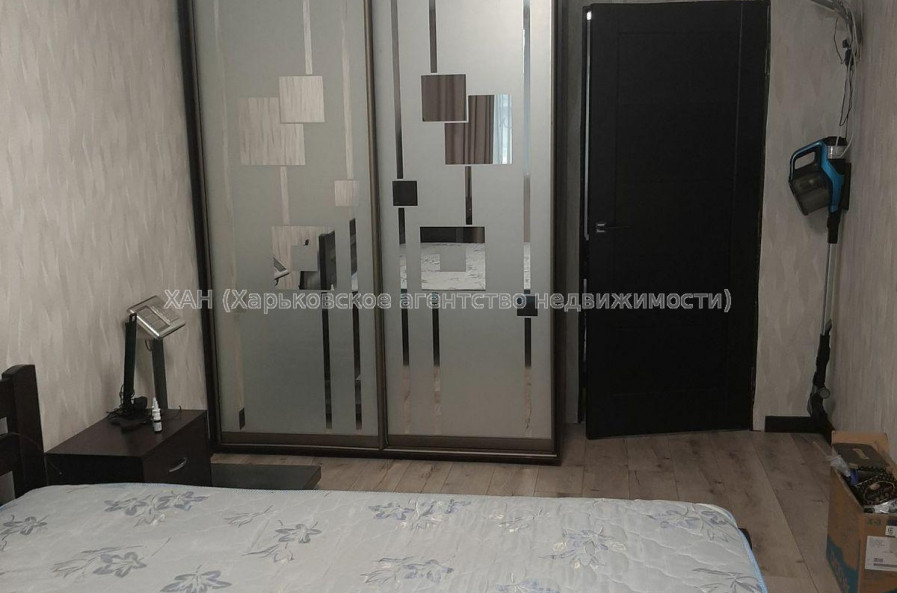 Продам квартиру, 23 Августа ул. , 2 кім., 45.30 м², частичный ремонт 