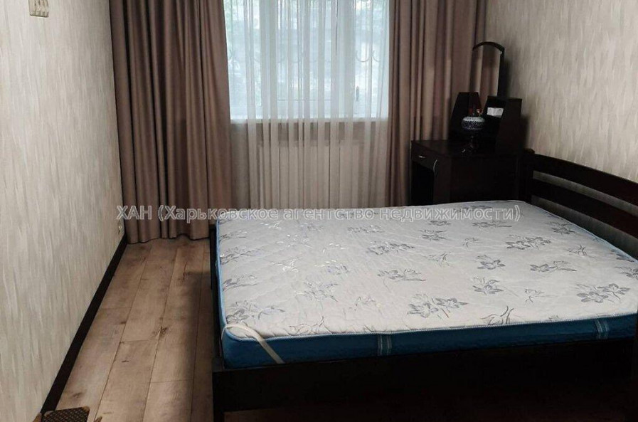 Продам квартиру, 23 Августа ул. , 2 кім., 45.30 м², частичный ремонт 