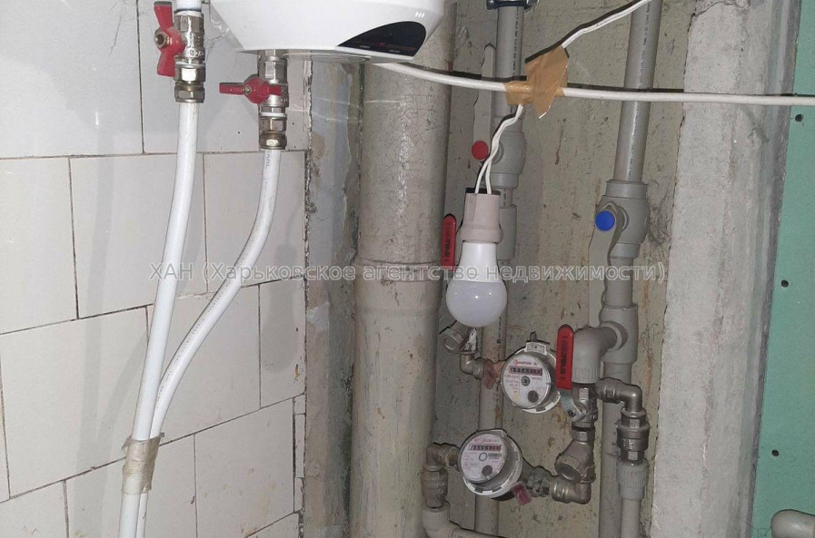 Продам квартиру, 23 Августа ул. , 2 кім., 45.30 м², частичный ремонт 
