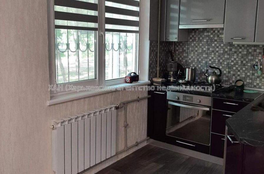 Продам квартиру, 23 Августа ул. , 2 кім., 45.30 м², частичный ремонт 