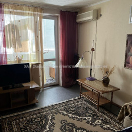 Продам квартиру, Соборности Украины ул. , 2  ком., 46 м², косметический ремонт