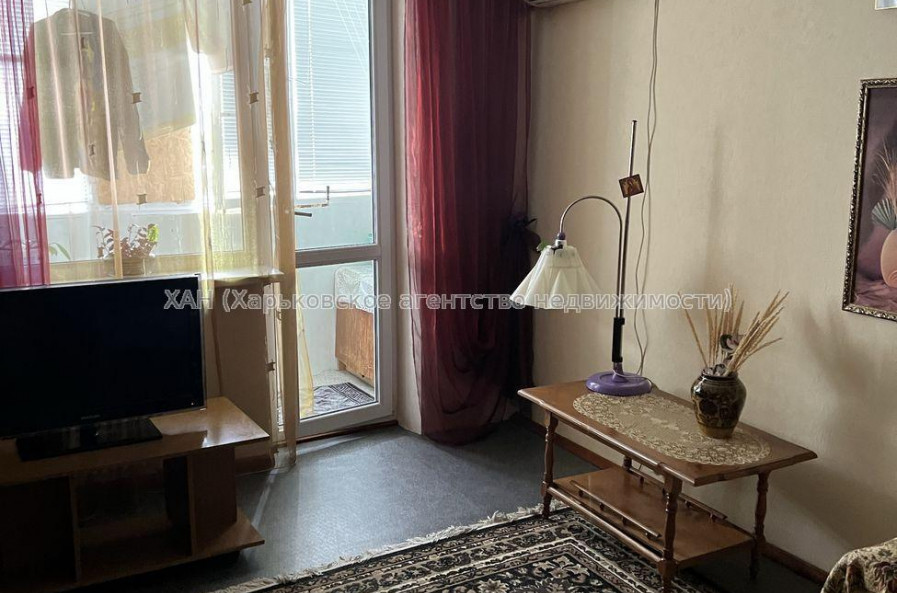 Продам квартиру, Соборности Украины ул. , 2  ком., 46 м², косметический ремонт 