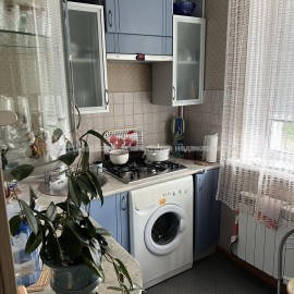 Продам квартиру, Соборности Украины ул. , 2  ком., 46 м², косметический ремонт