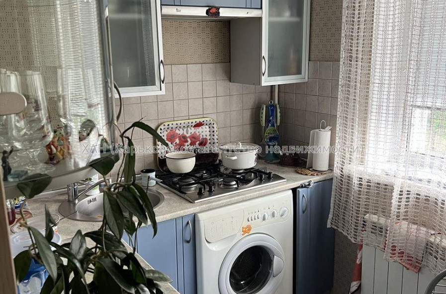 Продам квартиру, Соборности Украины ул. , 2  ком., 46 м², косметический ремонт 