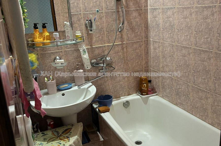 Продам квартиру, Соборности Украины ул. , 2  ком., 46 м², косметический ремонт 