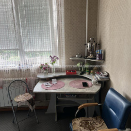 Продам квартиру, Соборности Украины ул. , 2  ком., 46 м², косметический ремонт