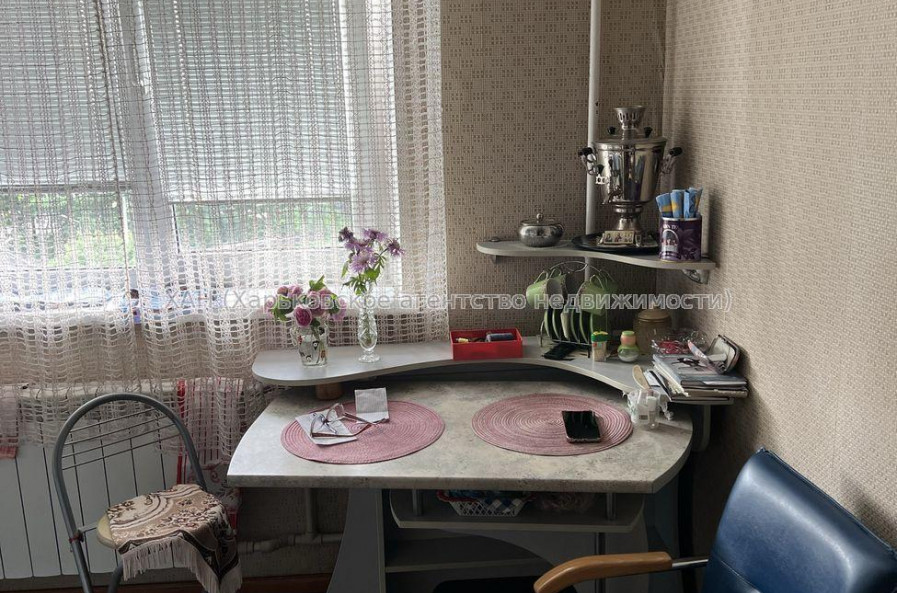 Продам квартиру, Соборности Украины ул. , 2  ком., 46 м², косметический ремонт 