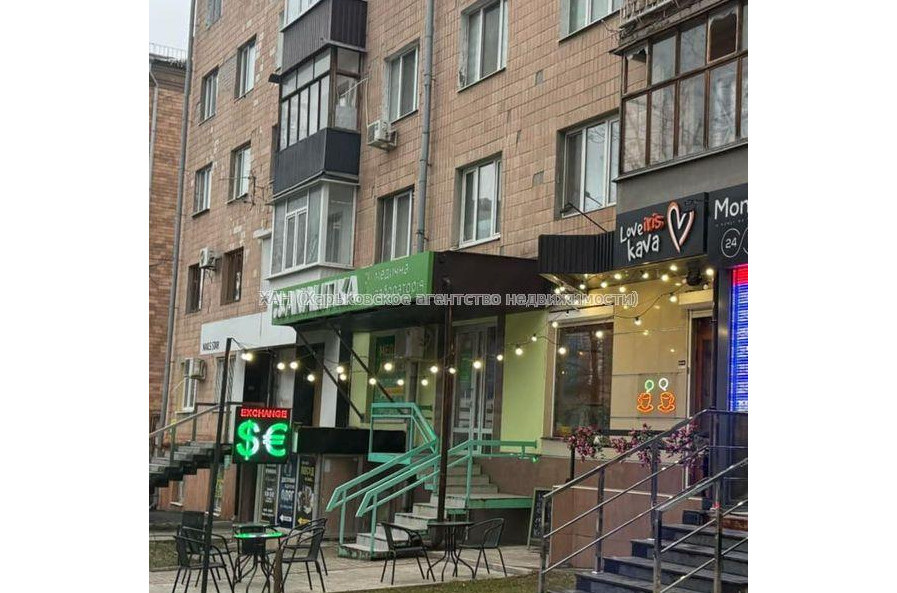 Продам квартиру, Науки просп. , 3 кім., 78 м², без ремонта 